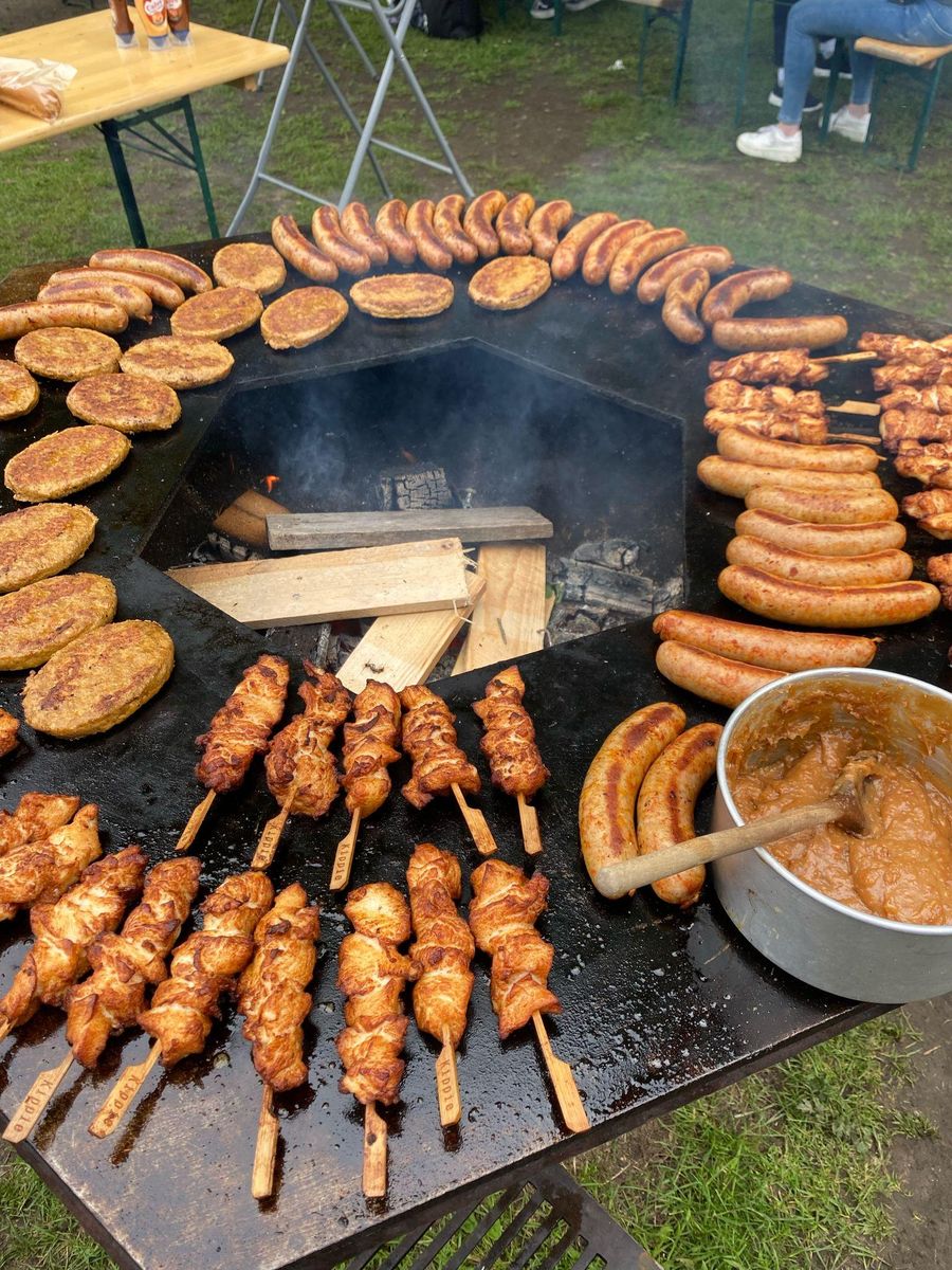 Worst en spiezen op de barbecue